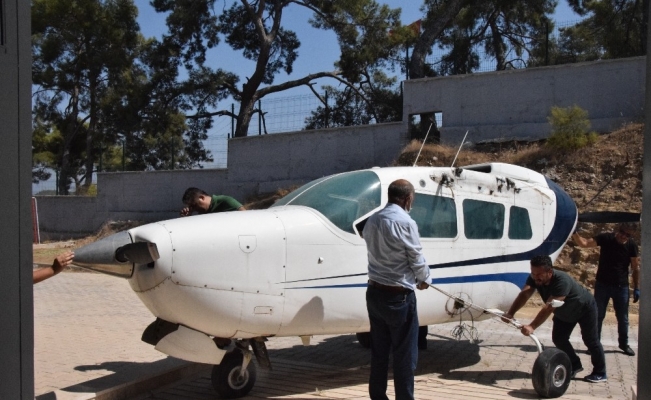 Pandemi  sebebiyle staj yapamayan öğrenciler için okula  özel uçak getirildi