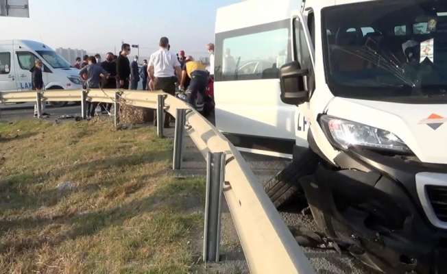 Silivri’de işçileri taşıyan servis kaza yaptı: 2’si ağır 8 yaralı