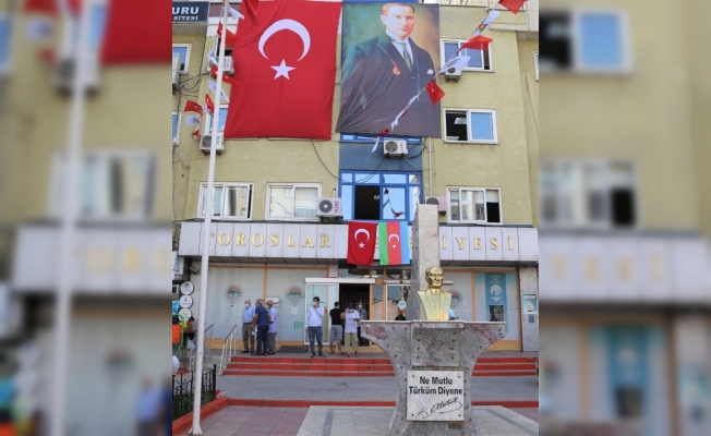 Toroslar Belediyesi’nden Azerbaycan’a bayraklı destek