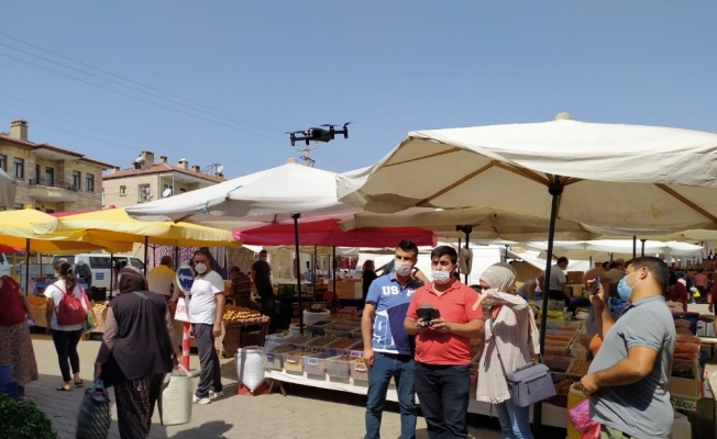 Ürgüp’te pazar alışverişi yapanların ateşi drone ile ölçüldü