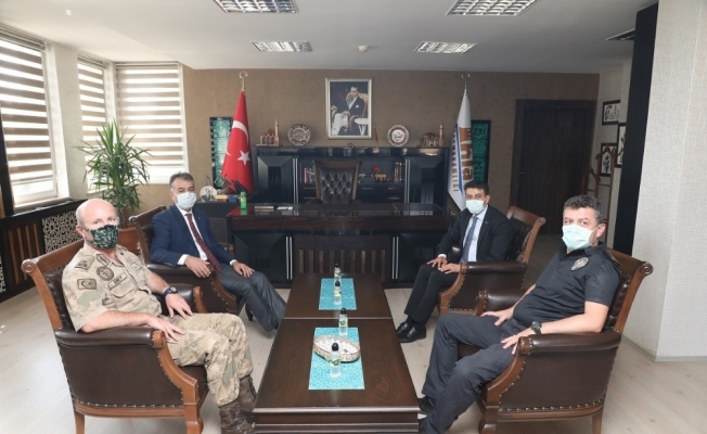 Vali Oktay Çağatay’dan Ahlat Kaymakamı Dağ’a hayırlı olsun ziyareti