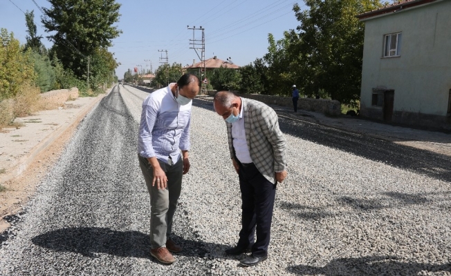 Yahyalı’da kırsal mahallelerin yolları yapılıyor