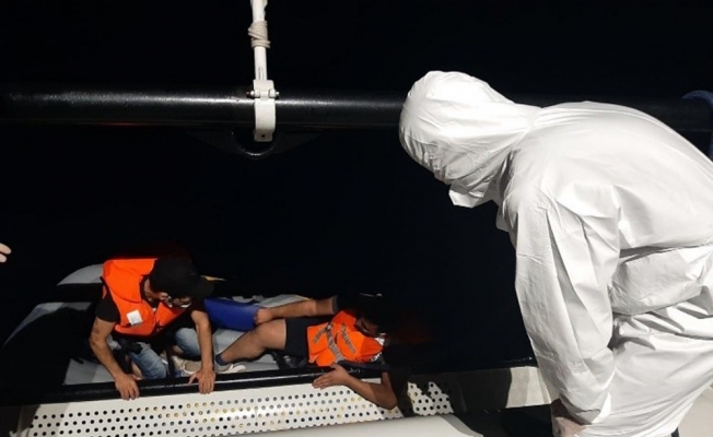 Yunanlılar sığınmacıları bota bindirip ölüme terk etti