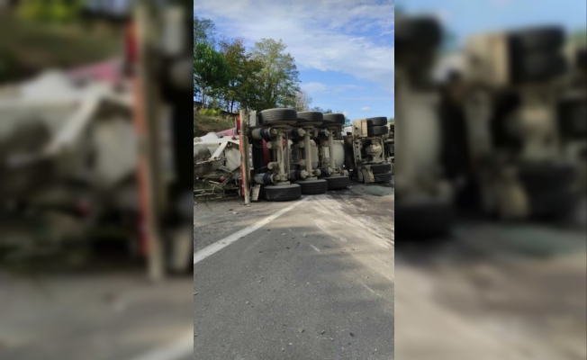 Zonguldak’ta beton mikser devrildi