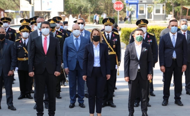 29 Ekim Cumhuriyet Bayramı çelenk sunma töreni yapıldı