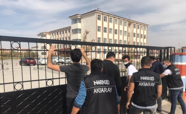 Aksaray’da narkotik polisi okul önlerinde göz açtırmıyor