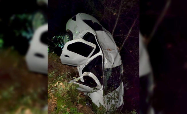 Alanya’da otomobil şarampole yuvarlandı: 2 yaralı