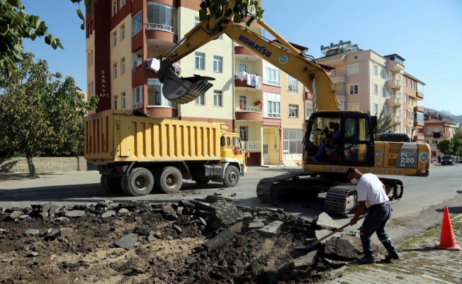 Alparslan Türkeş Caddesi sıcak asfalt çalışması başladı