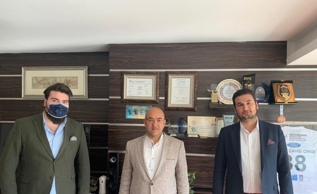 Armada Kayak ve Snowboard Kulübü’nden Cıngı ve Cabbar’a ziyaret