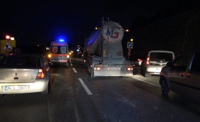 Arnavutköy’de hafriyat kamyonuyla otomobil çarpıştı: 1 yaralı