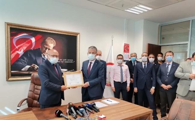 Başkan Çopuroğlu mazbatasını aldı