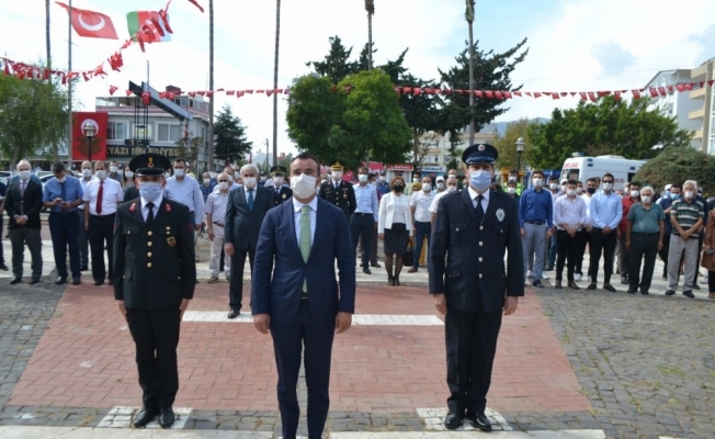 Bozyazı’da Cumhuriyet Bayramı kutlamaları çelenk sunumuyla başladı