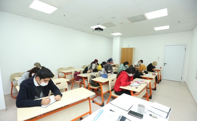 Çayırova’da üniversiteye hazırlık kursları başladı
