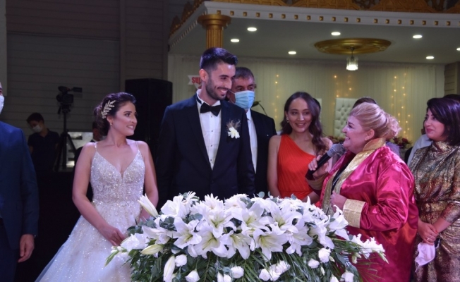 Ceyhan Belediye Başkanı Erdem, kızının nikahını kıydı