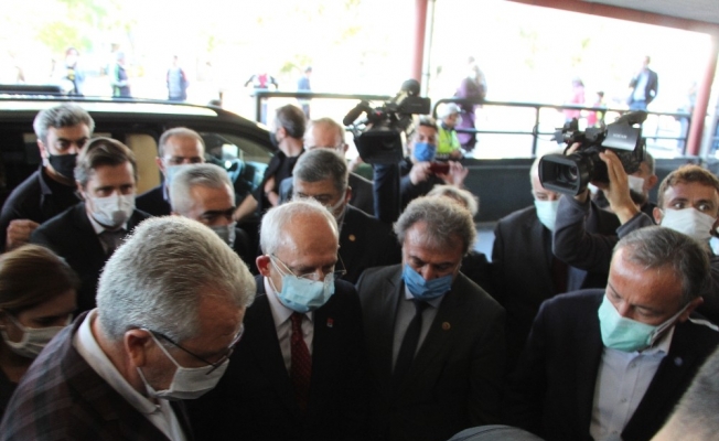 CHP lideri Kılıçdaroğlu’ndan tedavileri süren depremzedelere geçmiş olsun ziyareti