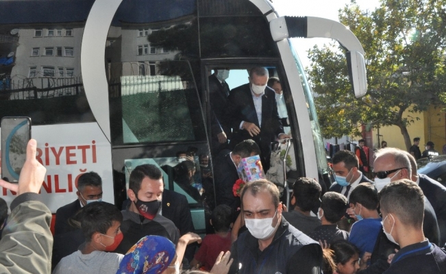 Cumhurbaşkanı Erdoğan Şırnak’ta çocuklara hediye dağıttı