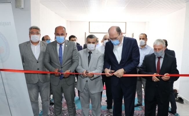 Fatih Camisi’ne kütüphane kuruldu