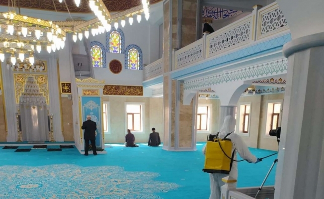 Hakkari’deki camiler dezenfekte edildi