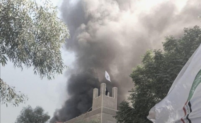 Haşdi Şabi yanlısı grup Bağdat’ta Barzani’nin partisinin binasını ateşe verdi