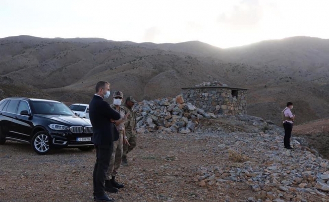 Hizan Kaymakamı Yelek, güvenlik korucularını ziyaret etti