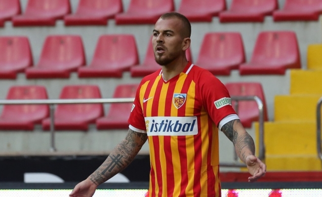 İlk kez forma giydiler