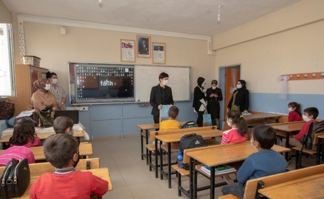 İpekyolu Belediyesinden öğretmen ve öğrencilere korona virüs eğitimi