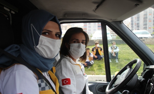 Kadın ambulans şoför adaylarına zorlu eğitim