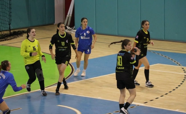 Kadınlar Hentbol Süper Ligi: Elazığ Sosyal Yardımlaşma: 24 - Anadolu Üniversitesi: 32