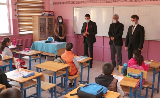 Kaymakam Dağ’dan okul ziyareti