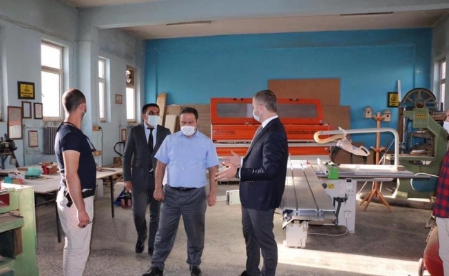 Kaymakam Yelek’ten Hizan Mesleki ve Teknik Anadolu Lisesine ziyaret