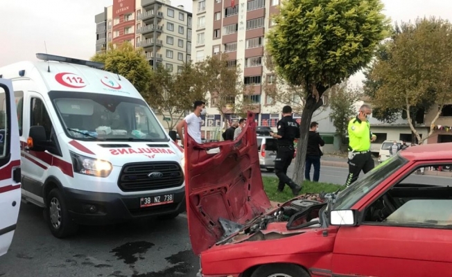 Kayseri’de iki otomobil çarpıştı: 4 yaralı