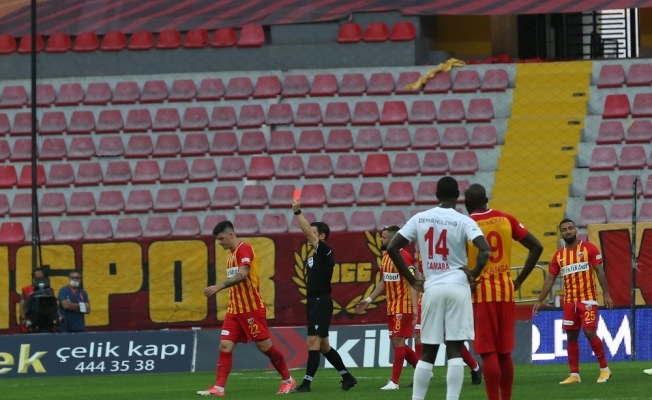 Kayserispor’da ilk kırmızı kart