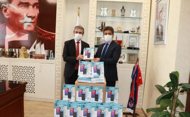 Kırıkkale’de öğrencilere tablet desteği sürüyor