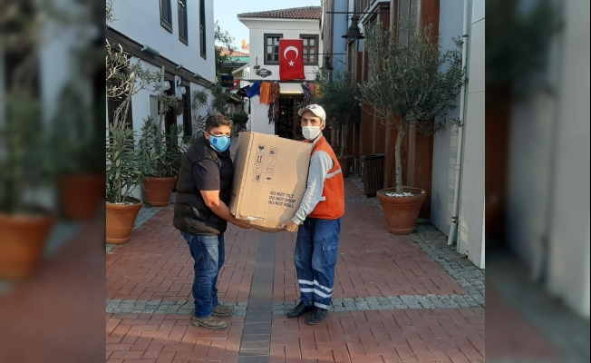 Kuşadası Belediyesi’nden İzmir’e gıda yardımı