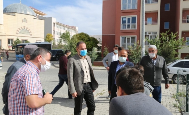 Niğde Belediye Başkanı Özdemir, Cuma Çıkışında Vatandaşların sorunlarını dinledi