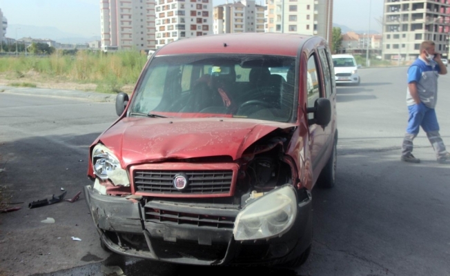 Otomobiller çarpıştı: 1 yaralı