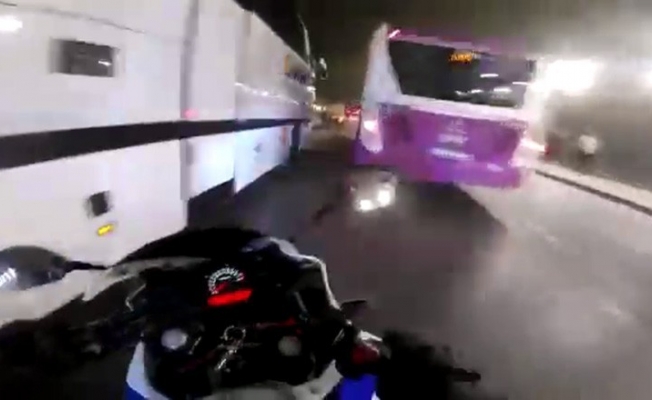 İstanbul’da motosikletlinin yaşadığı kaza kamerada