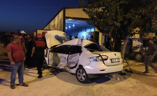 Şanlıurfa’da otomobil kaldırıma çıktı:1 yaralı