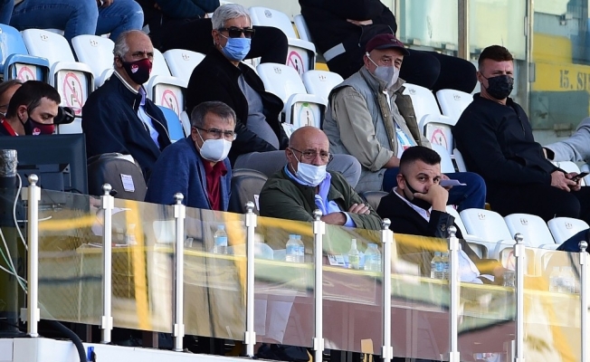 Şenol Güneş, İstanbulspor ile Akhisarspor maçını izledi