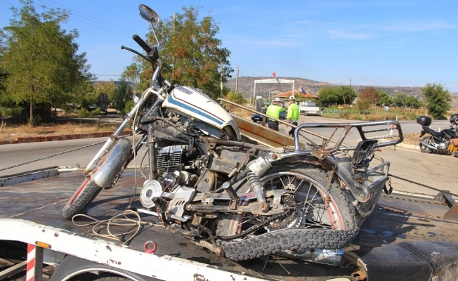 Sepetli motosiklet ile otomobil çarpıştı: 1 ölü