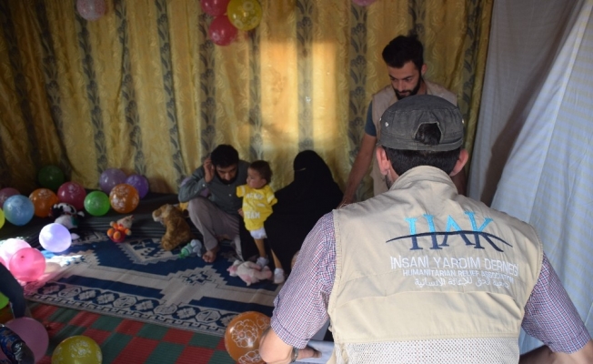 Suriyeli Muhammed bebek protez bacaklarına kavuştu