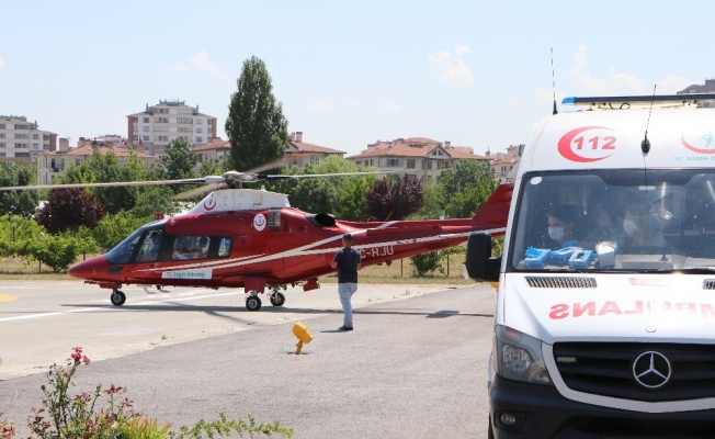 Trafik kazasında yaralanan sürücü hava ambulansı ile hastaneye kaldırıldı