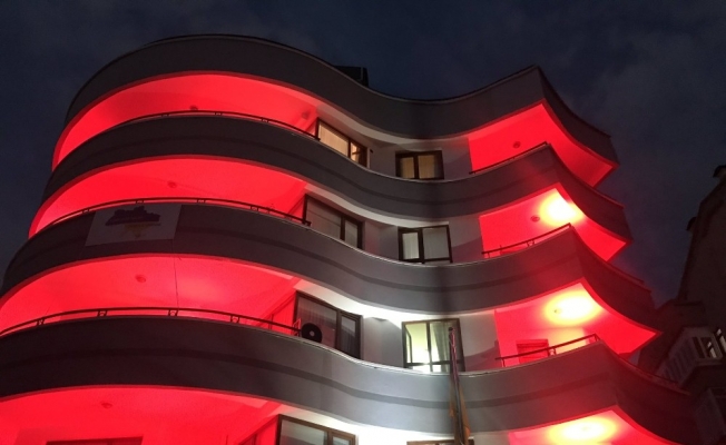 Ukrayna’nın Ankara Büyükelçiliği Türk bayrağı renkleriyle aydınlatıldı