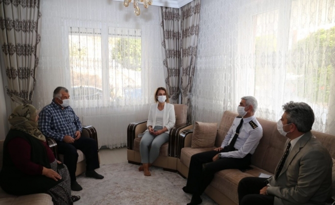 Vali Becel, Gölcük şehidinin ailesini ziyaret etti