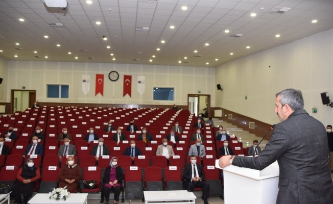 Vali Sezer; &quot;Muhtarlık idare sisteminin temelini oluşturuyor&quot;