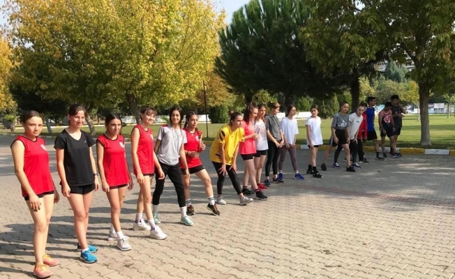 Yunusemreli atletler Cumhuriyet Kupasında madalyaları topladı