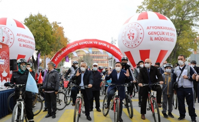 Afyonkarahisar’da pedallar Sevgi Yılı Projesi için çevrildi