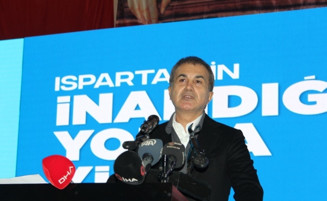 AK Parti Sözcüsü Çelik: “Türkiye’de bir partinin yöneticileri yabancı bir devlet başkanından demokrasi dileniyor”