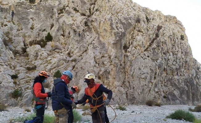Aladağlar’da 26 sporcu dağcılık eğitimi alıyor