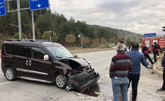 Amasya’da hafif ticari iki araç kaza yaptı: 2 yaralı